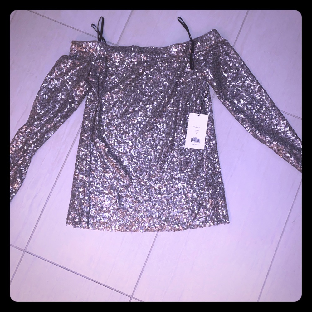 Bailey 44 Silver off the shoulder sequin top - Picture 2 of 6